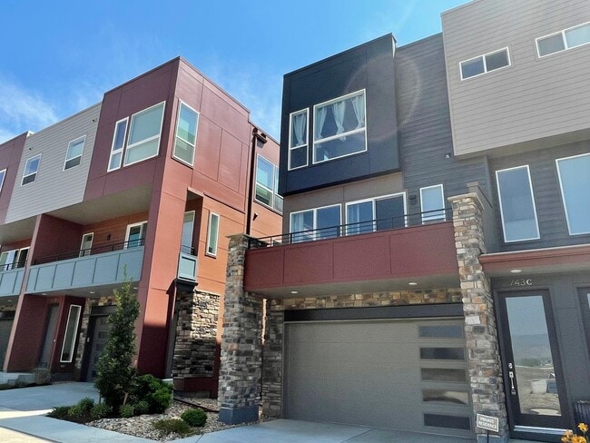 Photo - 743 Kubat Ln