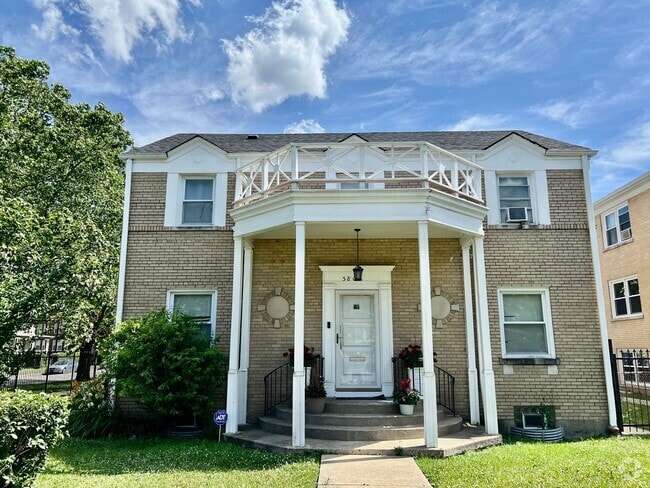 Building Photo - Private & Charming 2 Bed/1 Bath Ranch Styl... Rental