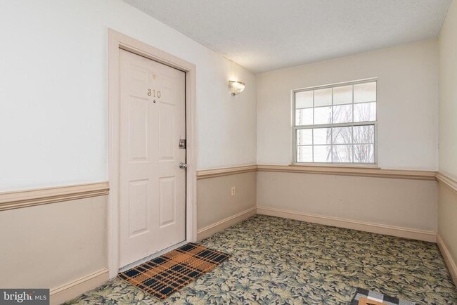 Building Photo - 8961 Town Center Cir Unit 310