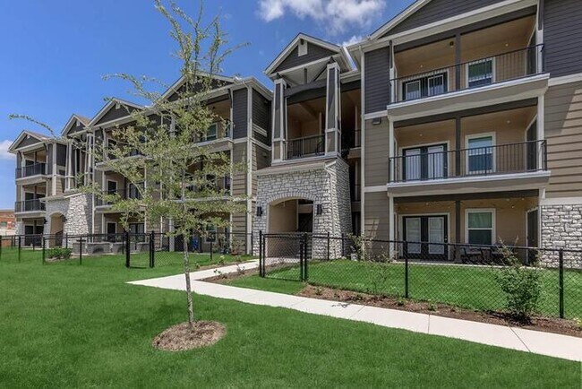 Photo - 9311 FM1560 Unidad b2