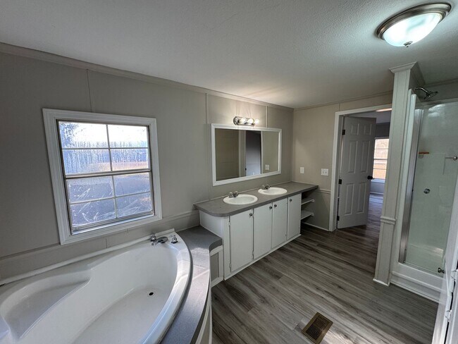 Photo - 3 Bed/ 2 Bath Home Off of White Drive