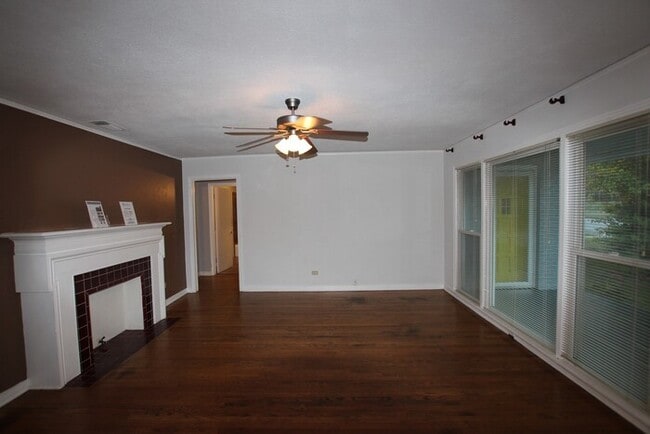 Photo - Available-Adorable Large 3 bedroom Home near Downtown!