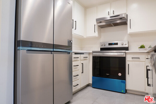 Building Photo - 12720 Burbank Blvd Unit 327 Rental