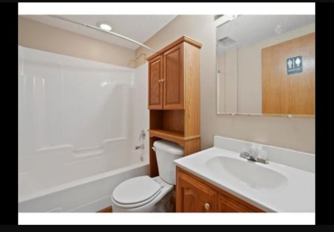 Photo - 1707 Hallmark Ave N