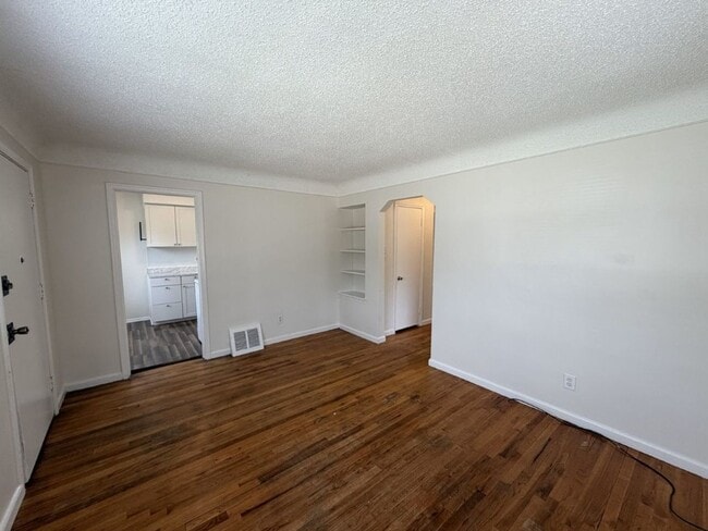 Photo - 1821 Hanover St