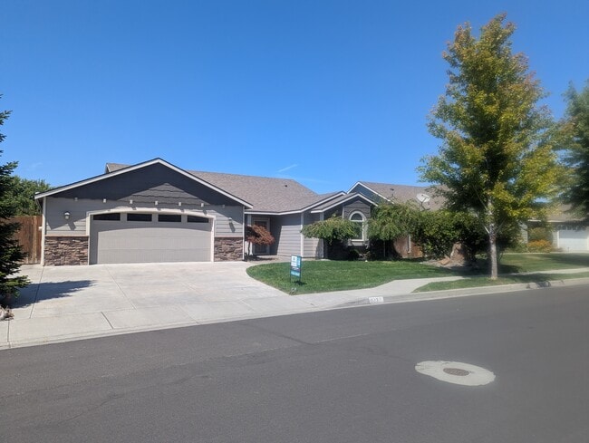 Building Photo - 1523 Sacajawea Ave
