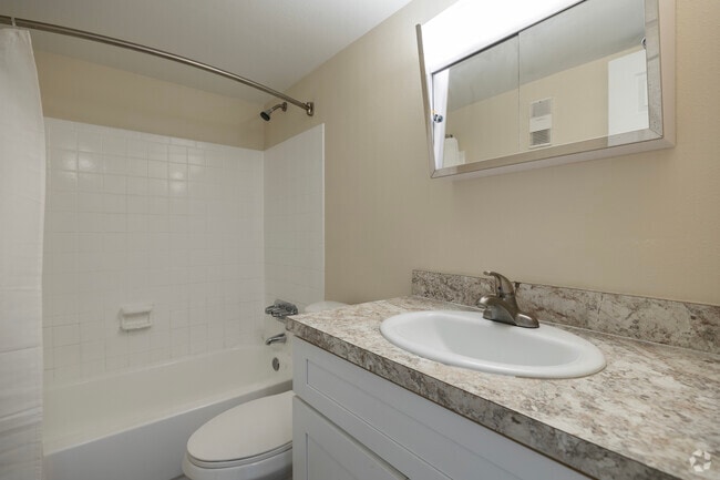 2 habitaciones, 2 baños - 1055 pies cuadrados - Baño - White Lake Apartments