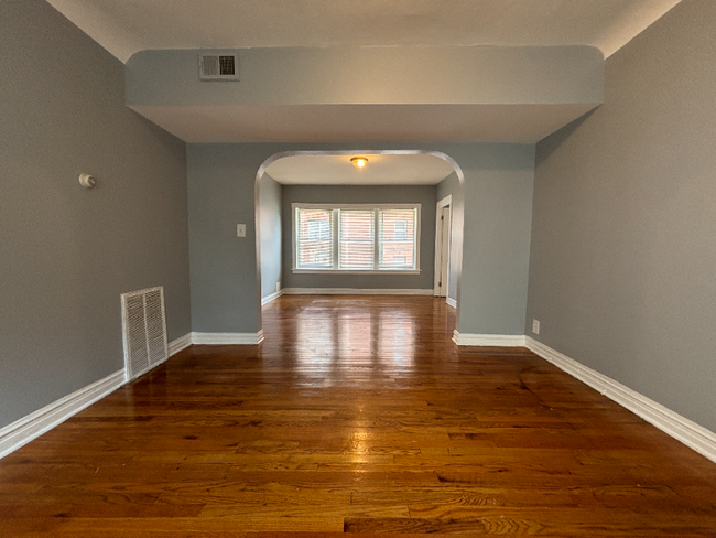 Building Photo - 439 E 111th Pl Rental