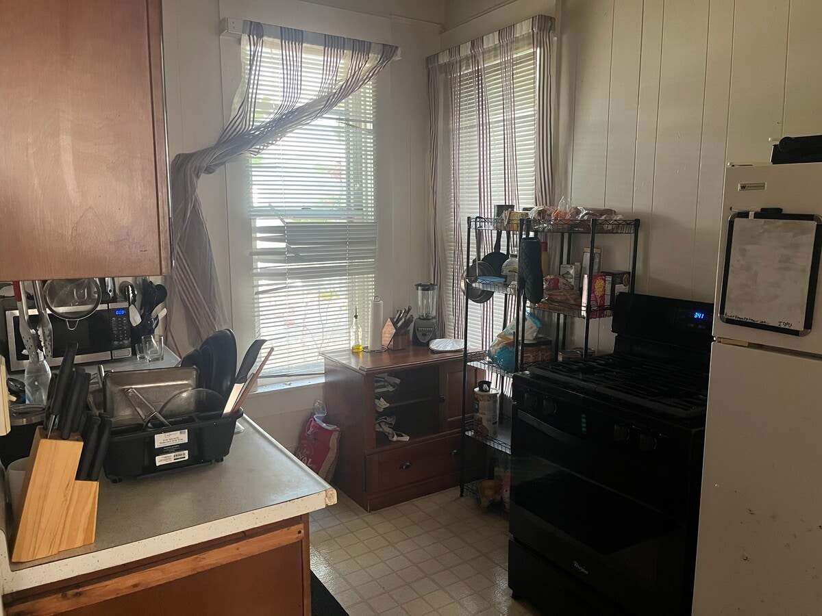 Unidad de cocina A - 415 N Chauncey Ave Unidad D