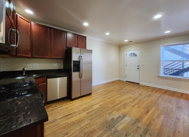 Photo - 2856 W Rosemont Ave Unidad 2