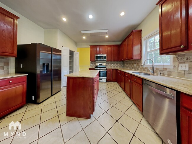 Photo - 1085 Vauxhall Dr