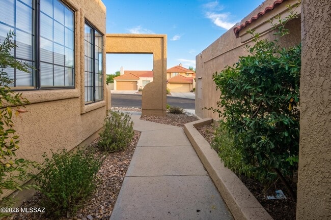 Photo - 321 E Fieldcrest Ln