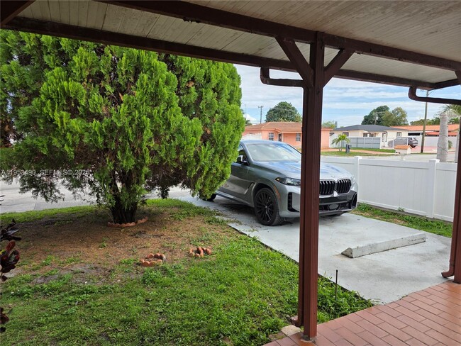 Photo - 3860 E 9th Ln