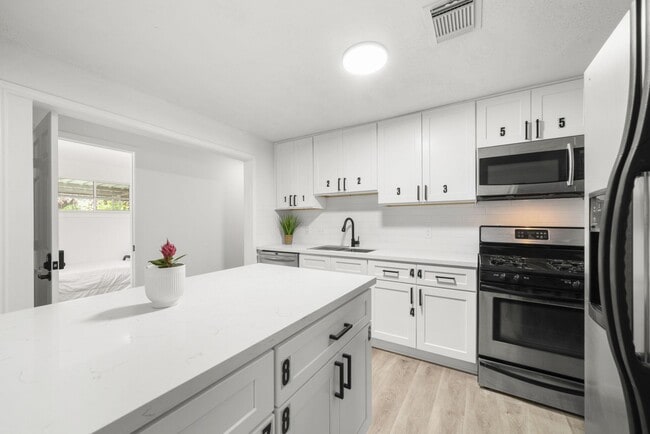 Building Photo - 4943 Culmore Dr Rental