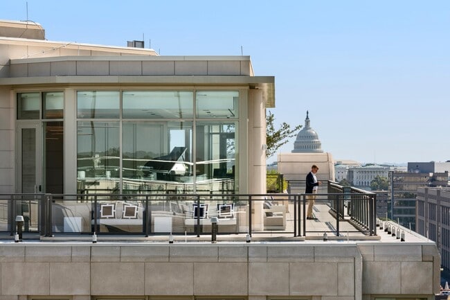 Photo - 1331 Maryland Ave SW