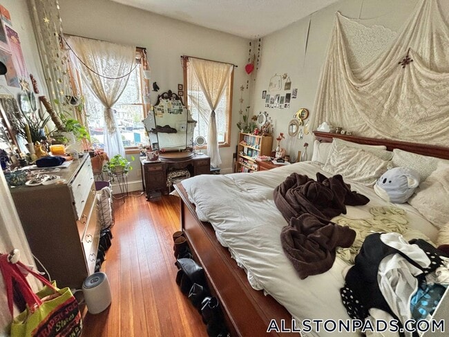 77 Easton St Unit 2