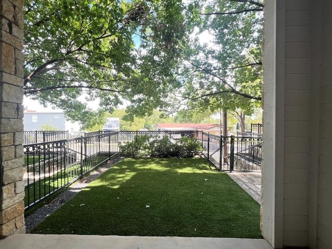 Photo - 2520 Bluebonnet Ln Unit 5