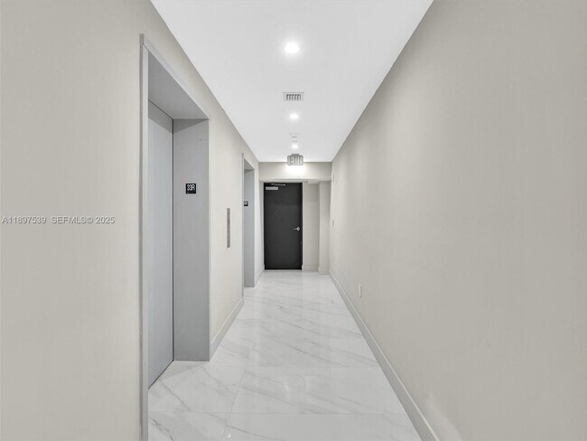 Photo - 700 NE 24th St Unit 3303