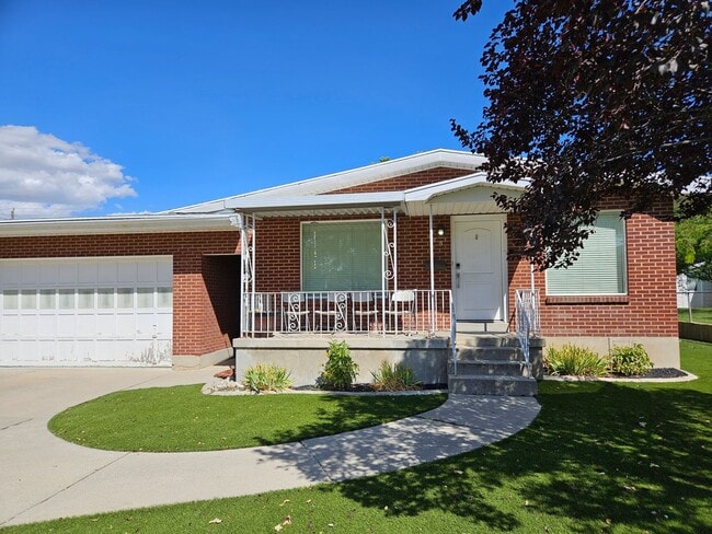 Building Photo - Great 5-Bed 2-Bath House in Bountiful