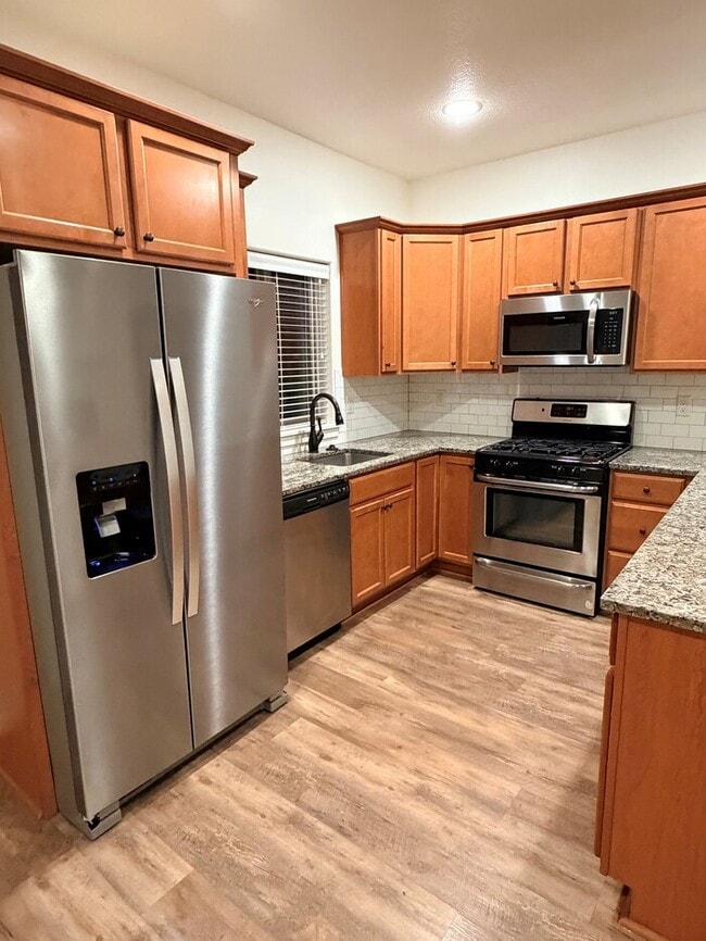 Building Photo - Beautiful Home w/Gas Fireplace, Plank Flooring, Fenced Yard, Garage, W/D & MORE!