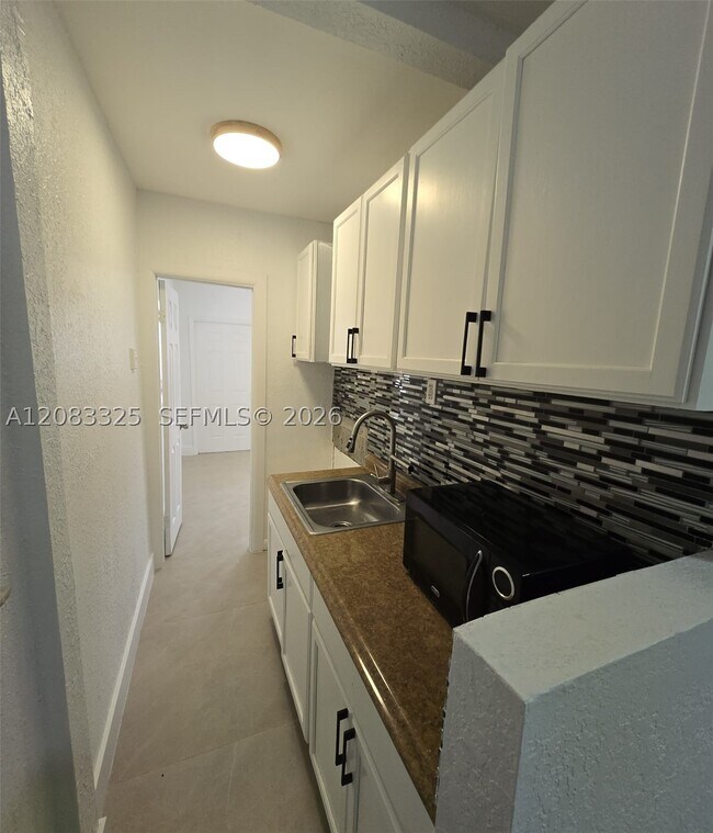 Photo - 4130 SW 19th St Unit 3