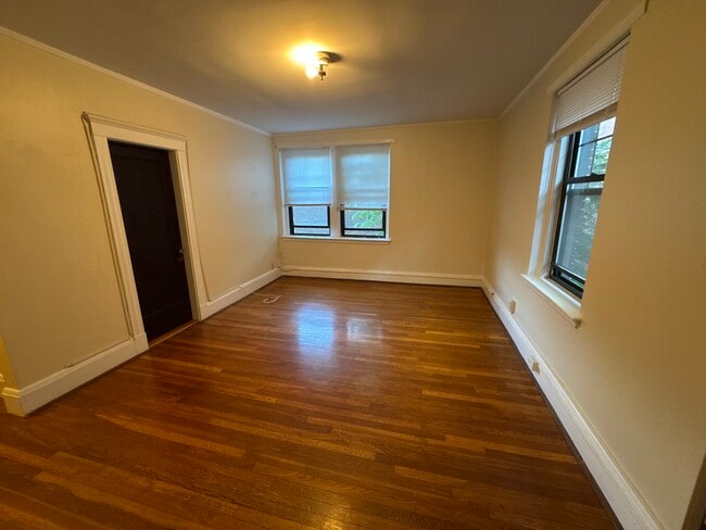 Building Photo - 347 Pleasant St Unit C1-16
