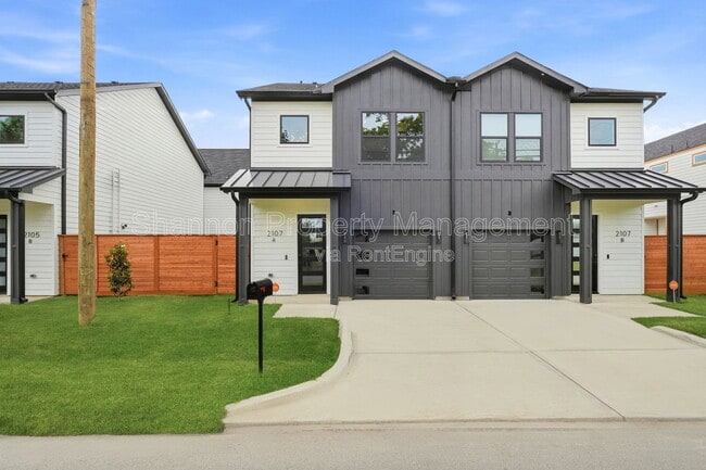 Building Photo - 2107 Esther Dr Unit A