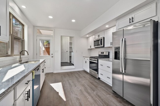 Photo - Newly Renovated 5 Bed, 2.5 Bath House in Bloomfield -  Available in May!