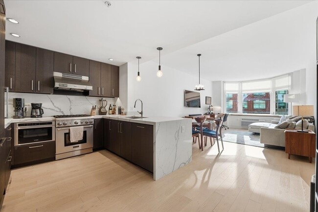 Building Photo - 1400 Hudson St Unit 412