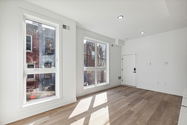 Photo - 2550 N Hope St Unit 1