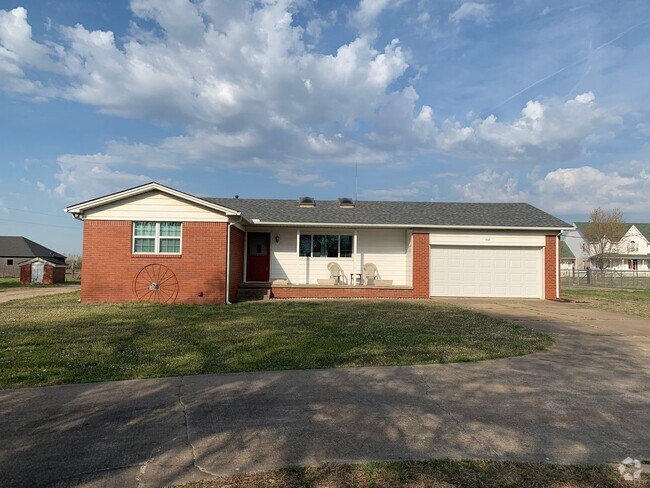 Building Photo - Pet-free property o approx 1 acre with lot... Rental