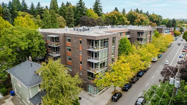 Building Photo - 2121 Belmont