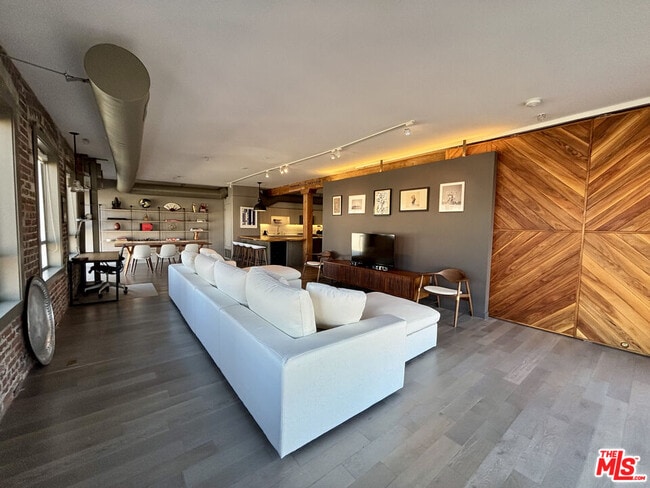 Photo - 527 Molino St Unit 401