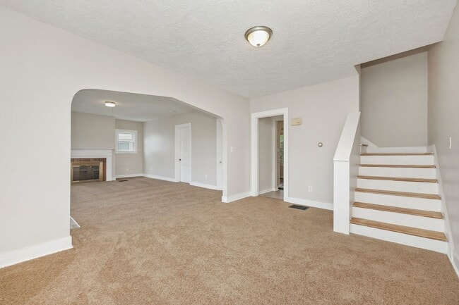 Photo - Three bedroom, one bathroom single in Springfield!
