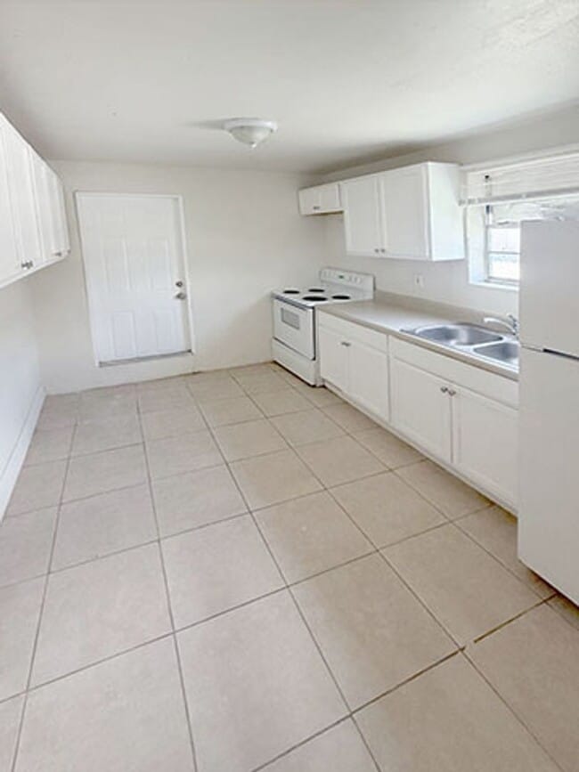 Photo - 1125 W 28th St Unidad A FRONT SINGLE FAMILY HOUSE