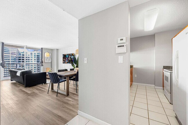 Photo - 1 SE 12th St Unit FL30-ID1022225P