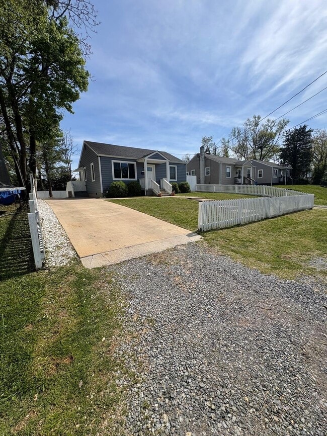 Photo - 1331 Dudley St NW