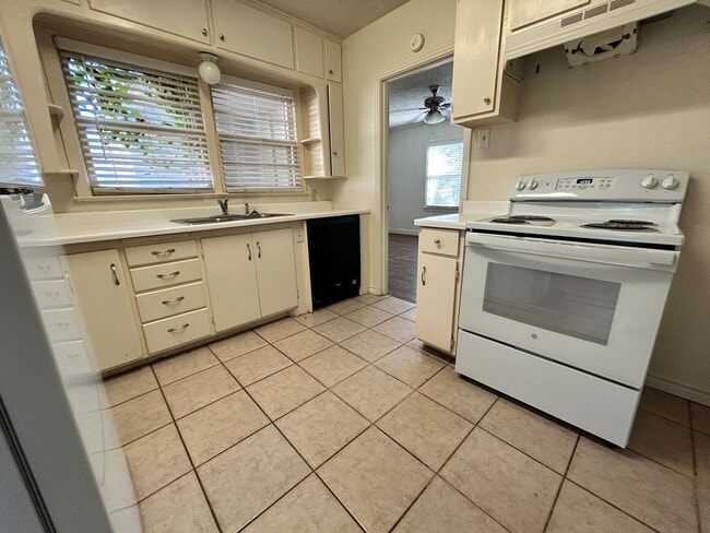 Photo - 2216 30th St Unidad Front