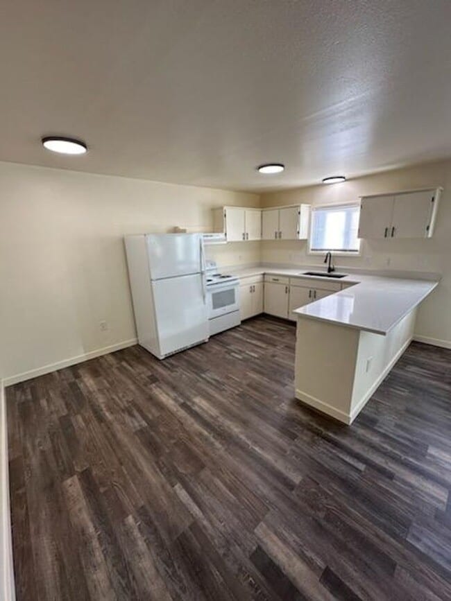 Building Photo - M738 Unit #3