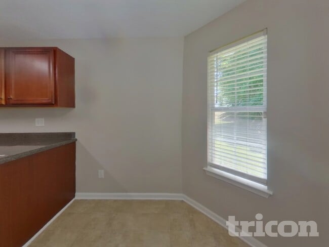 Photo - 1418 White Rocks Way NE