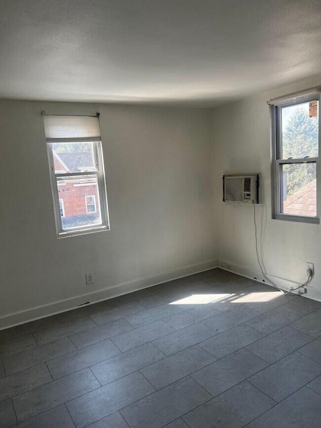 Photo - 5531 Howe St Unidad Apt. 3