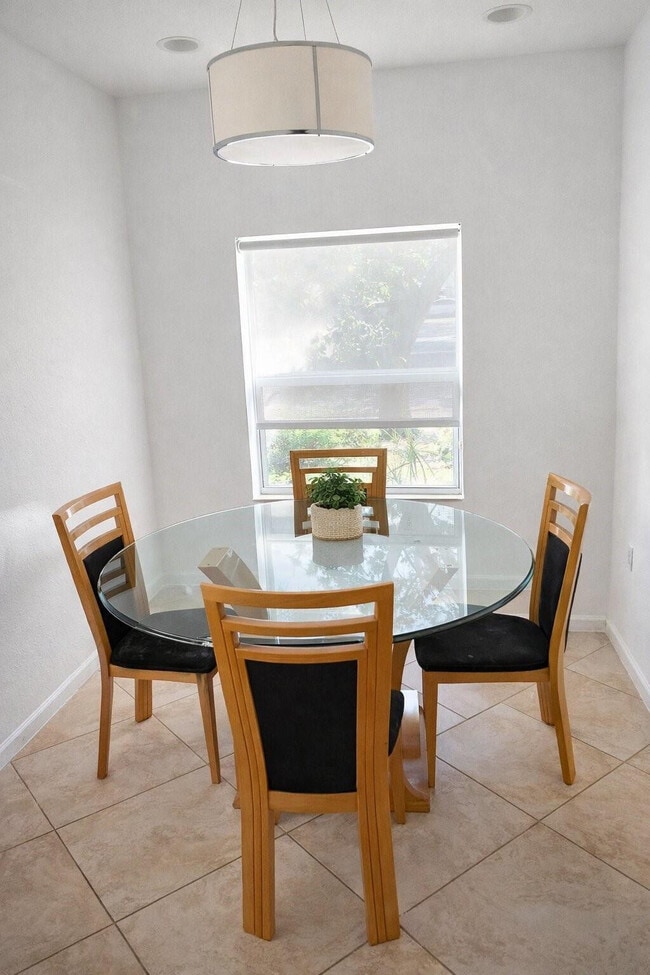 Building Photo - 2521 NW 31st Ct Unit 2521