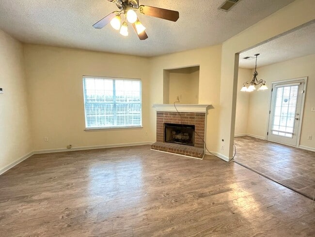 Photo - SPACIOUS 4BDR 2.5BA CONDO IN ARLINGTON SUBDIVISION