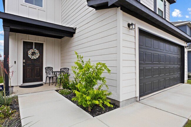Photo - Charming Home Awaits: Spacious & in a Prime Location