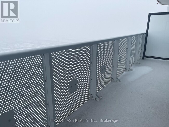 Photo - 8 Interchange Wy Unité 5607