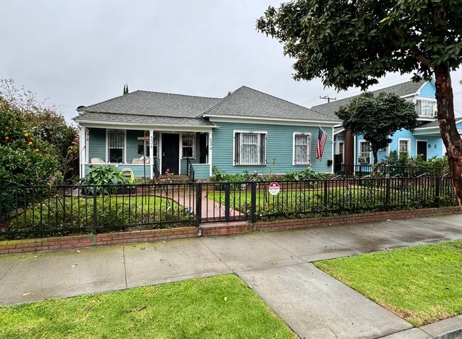 Photo - 534 E 19th St Unit 534