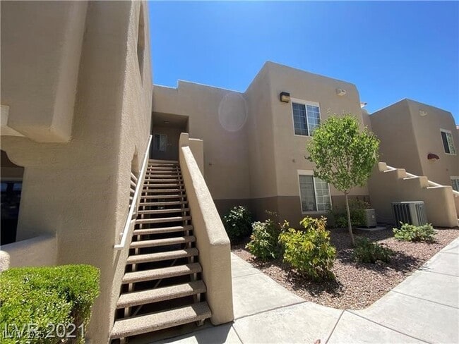 Building Photo - 1901 Desert Falls Ct Unit 206