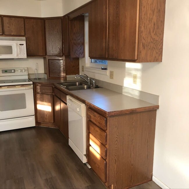 Photo - 905 Ponderosa Dr