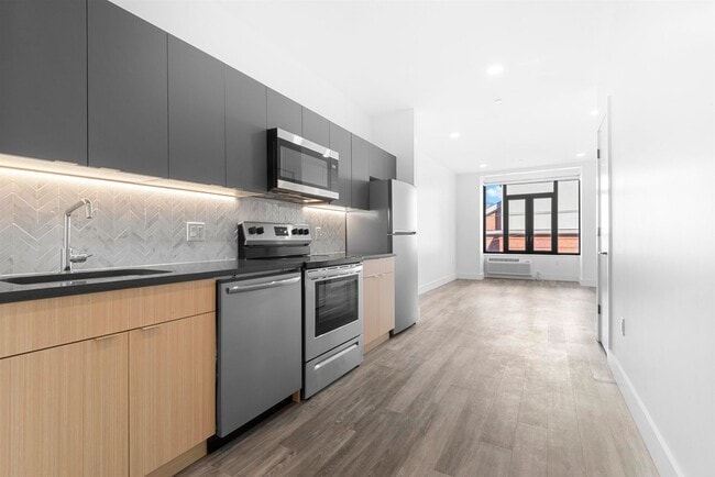 Building Photo - 197 Pine St Unit 304-304 Rental