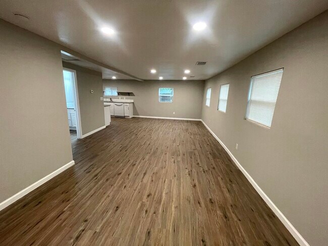 Photo - 723 Pecan Ln